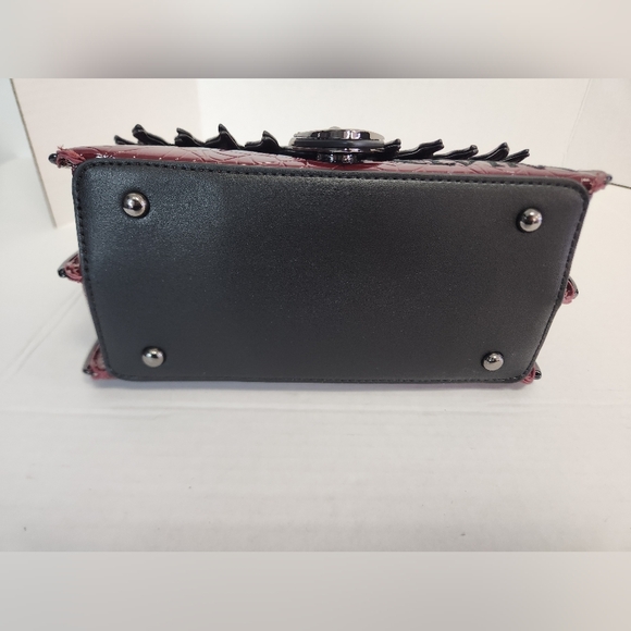 Loungefly Elvira Mistress Of The Dark Crossbody NWT Red/Black Spiderweb Goth - Picture 8 of 16